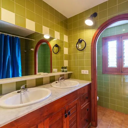 Oliver Con Piscina Y Aire Acondicionado! *